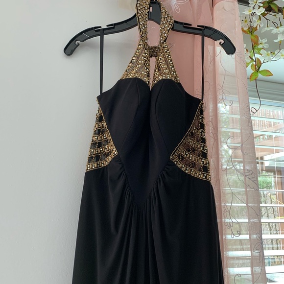 Dresses - Picture 2 of 6